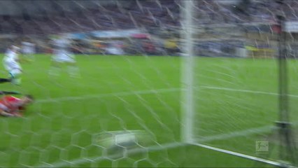 Schalke turn on style to rout Paderborn