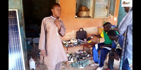 Réparateur de téléphones portables au Burkina  Un métier qui ne connait pas la crise