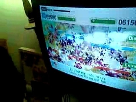 Singstar Philippe Lavil il tape sur des bambous