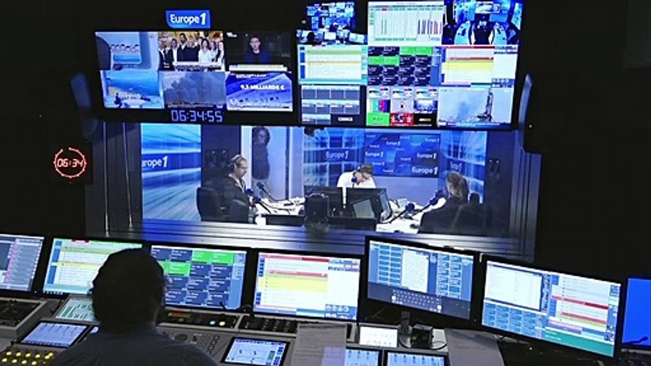 Brigitte Macron, de retour devant des élèves à "l'Institut des vocations" de Clichy-sous-Bois