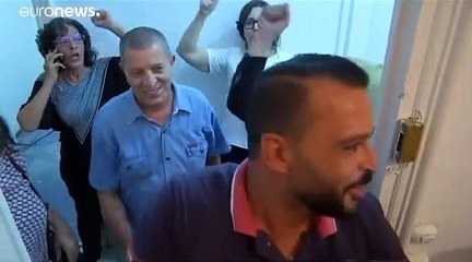 "زلزال انتخابي" خالف كل التوقعات وتونس تنتظر حسم النتائج