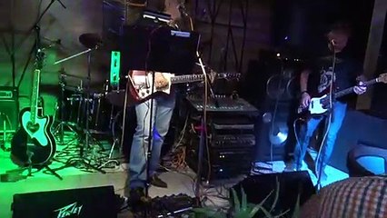 Песента "Среща", изпълнявана от "Олдън Биит"