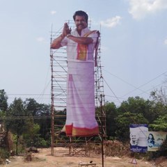 ഹോര്‍ഡിങ്ങുകള്‍ ഒഴിവാക്കി മമ്മൂക്കയുടെ ഗാനഗന്ധര്‍വ്വന്‍ | Filmibeat Malayalam