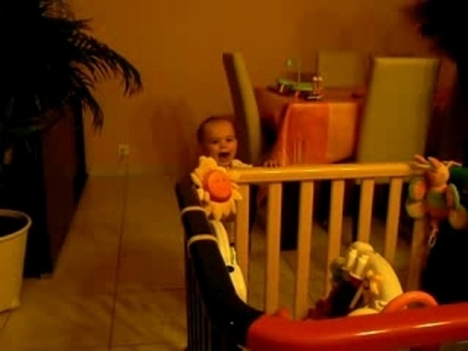 Alex regarde les teletubbies