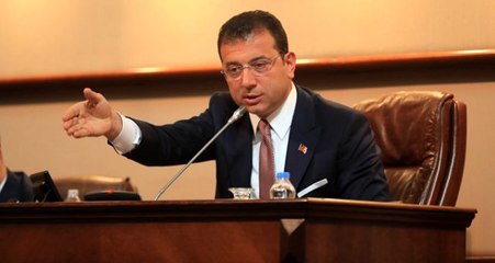 Ekrem İmamoğlu'ndan "Biz tatil yapmadık" afişiyle tepki çeken belediye başkanına destek