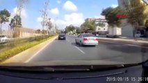 Makas atarak yarışan araçların kazası kamerada