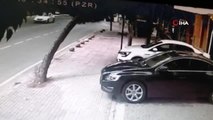 Kadıköy'de otomobilin kaldırıma çıktığı kaza kamerada