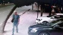 Kadıköy'de otomobilin kaldırıma çıktığı kaza kamerada