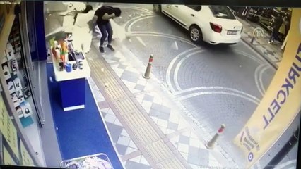 Anne kızın üzerine dış cephe kaplaması düşme anı kamerada - BARTIN