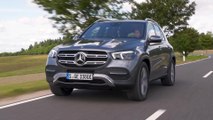The new Mercedes-Benz GLE 350 de 4MATIC in Selenite grey Driving in the country