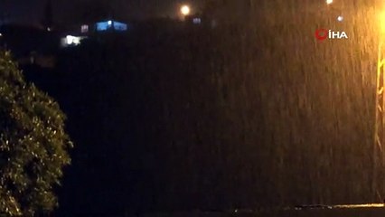 Hatay'da şimşekler geceyi aydınlattı