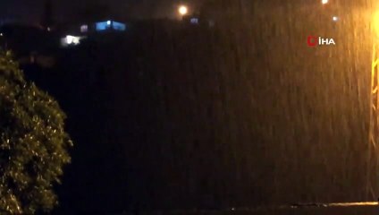 Şimşekler Geceyi Gündüze Çevirdi, Yağmur Hayatı Olumsuz Etkiledi