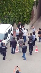 AK Parti binası önünde eyleme yaka paça gözaltı