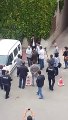 KHK ile işsiz bırakılan memur AKP önünde eylem yapmak istedi, gözaltına alındı