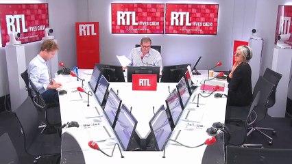 Hollande conseille de "se méfier de ceux qui se disent ni de gauche, ni de droite"