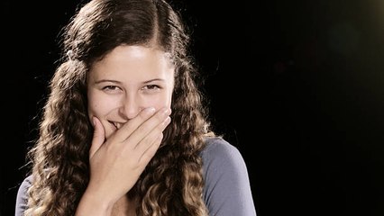 Lachen bei einer Beerdigung: ein Abwehrmechanismus