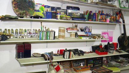 Iraklı genç, kaset bantlarıyla İbrahim Tatlıses dahil birçok sanatçının portresini yapıyor - BAĞDAT