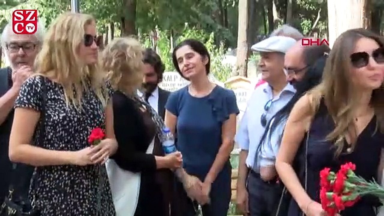 Tarık Akan mezarı başında anıldı