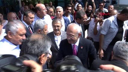 Adana kılıçdaroğlu, adana'da hasta arkadaşını ziyaret etti