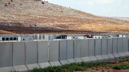 Suriye sınırına iş makinesi ve konteyner sevkiyatı - HATAY