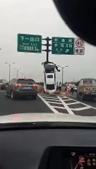 VÍDEO: Ni hecho aposta dejas el coche en esa posición… ¡ver para creer!