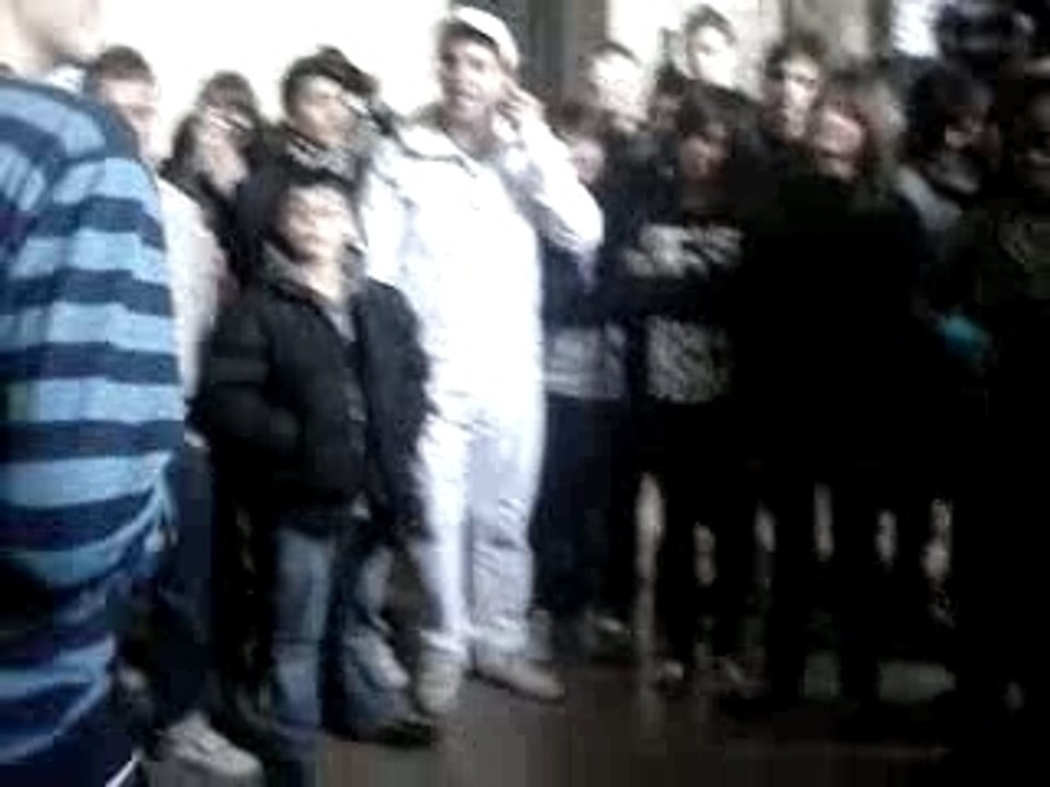 LADIEZ-ELECTRO VS AKRO-ELECTRO