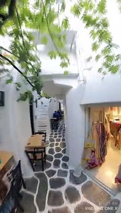 "Back alley" is a pretty dangerous expression to use in Mykonos.