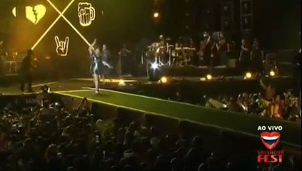 Ivete Sangalo 'invade' palco de Marília Mendonça e é contida por segurança