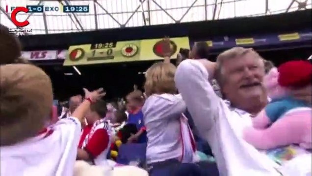 Ev sahibi davet etti, deplasman tribünü oyuncak yağdırdı!