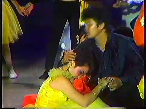 เมืองฟ้า เมืองดิน - เพ็ญศรี/ยรรยงค์ นำหมู่ (วงสุนทราภรณ์) (43 ปี สุนทราภรณ์) (2525)