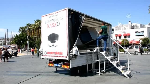 Bodrum'da simülatör ile emniyet kemerinin önemi anlatıldı