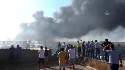 Otluk alanda başlayan yangın hurdalığa sıçradı (2)