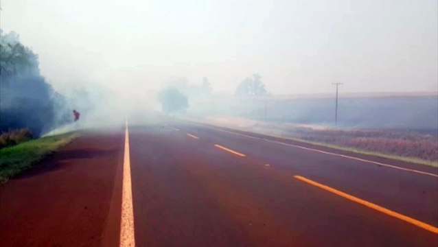 Incêndio ambiental é registrado às margens da BR-369 e prejudica visibilidade