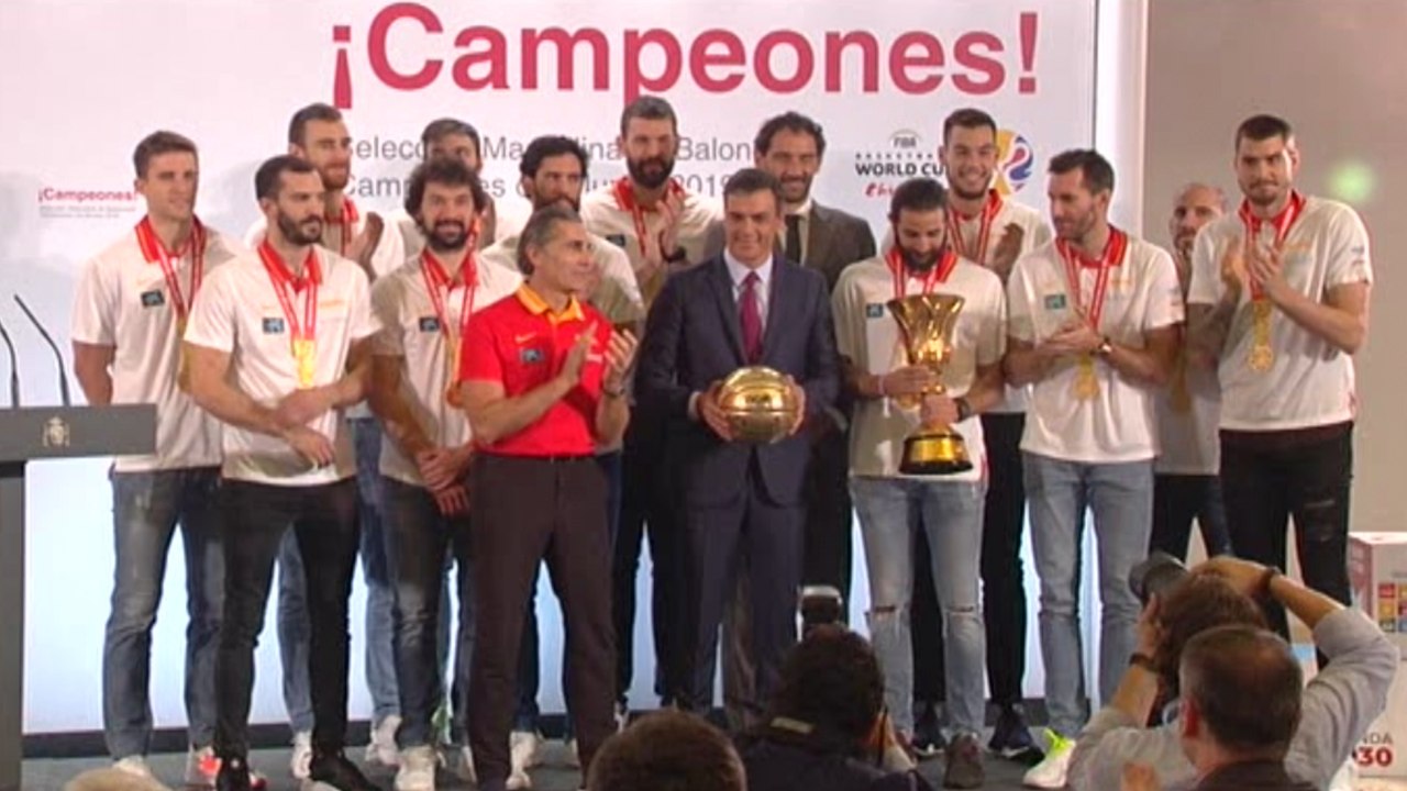 Los Reyes y Sánchez reciben a la selección española de baloncesto