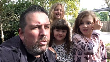 Sophia Isabella e Alice Visitando o Parque