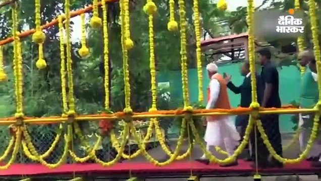 प्रधानमंत्री ने सरदार सरोवर बांध पर मां नर्मदा की पूजा की, पटेल को भी श्रद्धांजलि देंगे