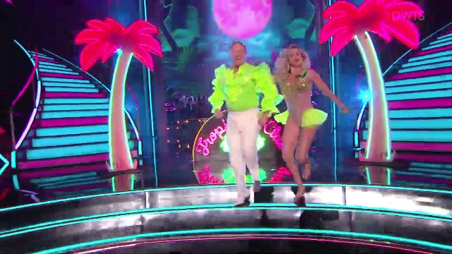 L'ancien porte-parole de la Maison Blanche Sean Spicer a fait ses premiers pas hier dans la version américaine de Danse avec les stars - VIDEO
