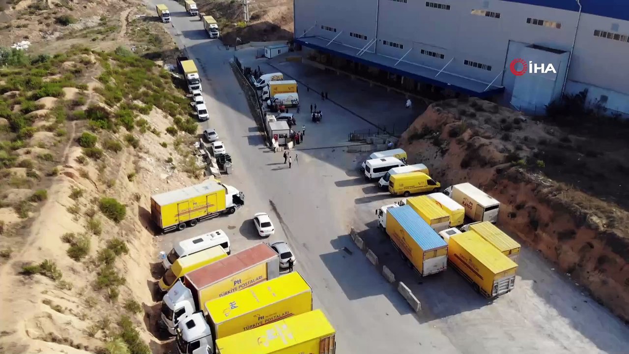 Şüpheli toz paniği yaşanan posta dağıtım merkezi havadan görüntülendi
