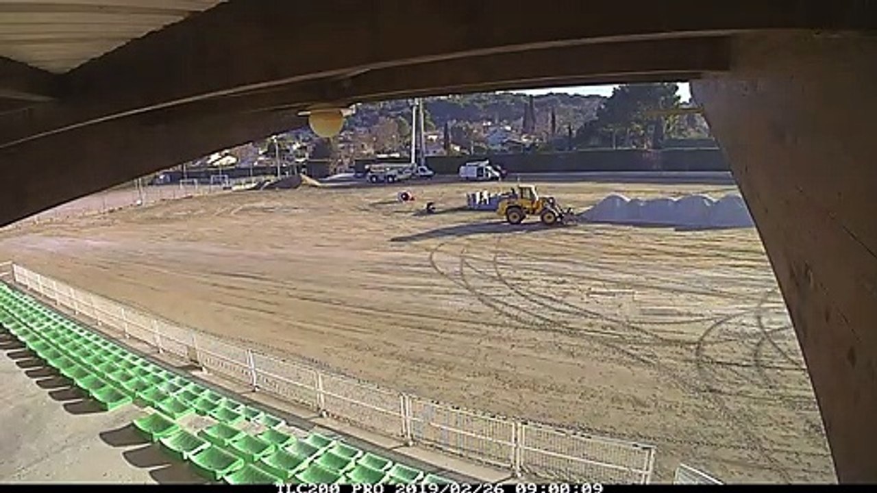 Travaux du terrain synthétique de football René Reynier