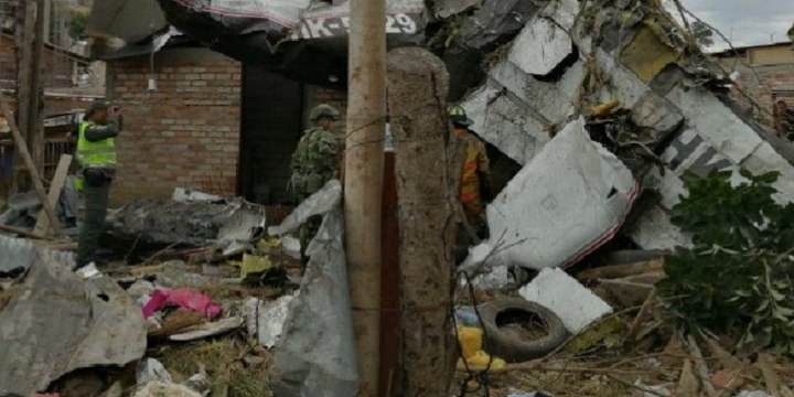 Fallecen varios vecinos de una zona residencial colombiana tras estrellarse una avioneta