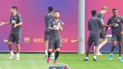 لقطة: كرة قدم: ميسي يستعد للعودة الى برشلونة