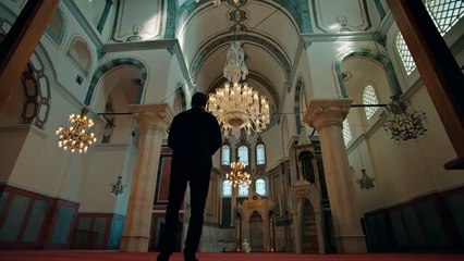 Çukur'da Yamaç'ın duygulandıran cami sahnesi!