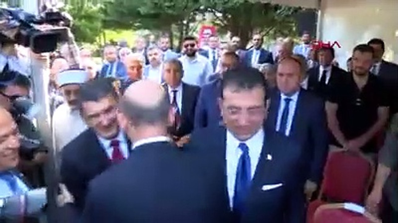 "Pejmürde ederiz" sözünden sonra ilk karşılaşma: İmamoğlu ve Soylu, Menderes anmasında tokalaştı