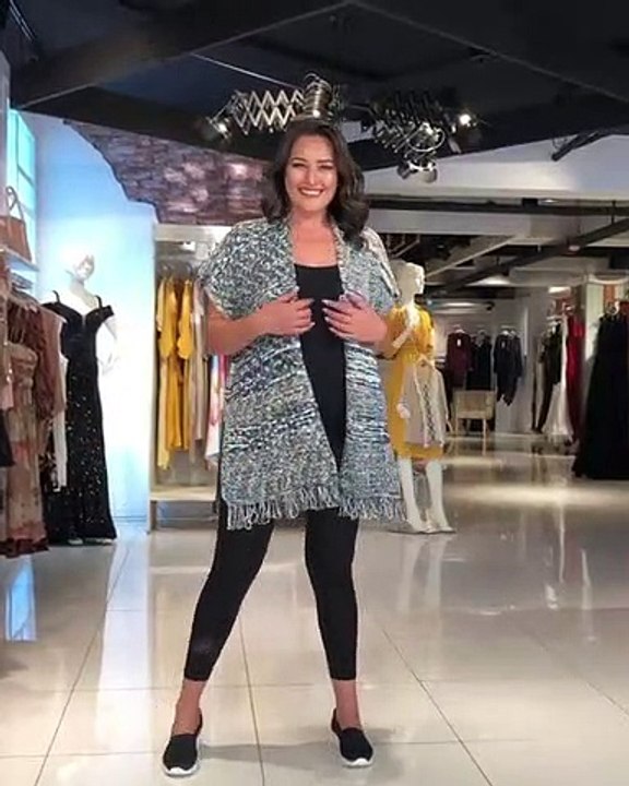 NADİA SAÇAKLI HIRKA