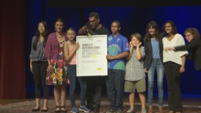 Greta Thunberg dice que el activismo funciona al recibir premio de Amnistía Internacional