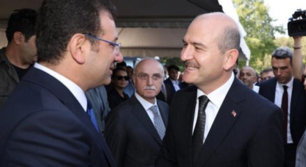 Bizimkisi bir pejmürdelik hikayesi siyah beyaz film gibi biraz