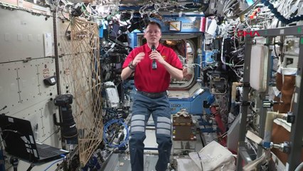 Ünlü aktör Brad Pitt, uzaydaki astronot ile röportaj yaptı