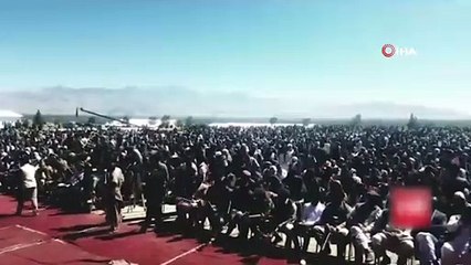 Download Video: - Afganistan Cumhurbaşkanı Eşref Gani'nin Parvan Vilayetinde Katıldığı Seçim Mitinginde Bombalı Saldırı Düzenlendi. Parwan Vali Sözcüsü Waheeda Shahkaar, Motosikletli Canlı Bomba İle Gerçekleştirilen Saldırıda Ölü Ve Yaralıların Olduğunu Açık