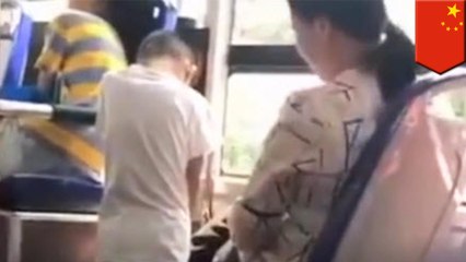 【迷惑行為?】おしっこが我慢できない息子を バスの車内で排泄させた母親 - トモニュース