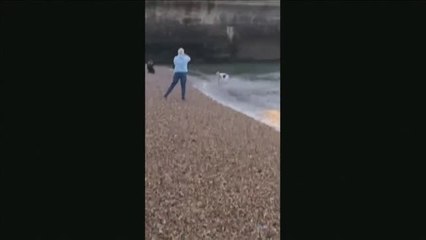 La estadounidense Sarah Thomas cruza nadando 4 veces el Canal de la Mancha